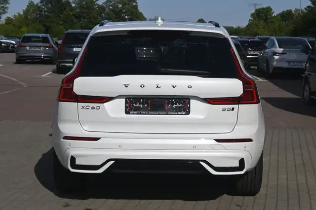Volvo XC60 view 4