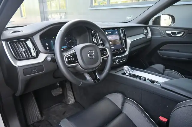 Volvo XC60 view 8