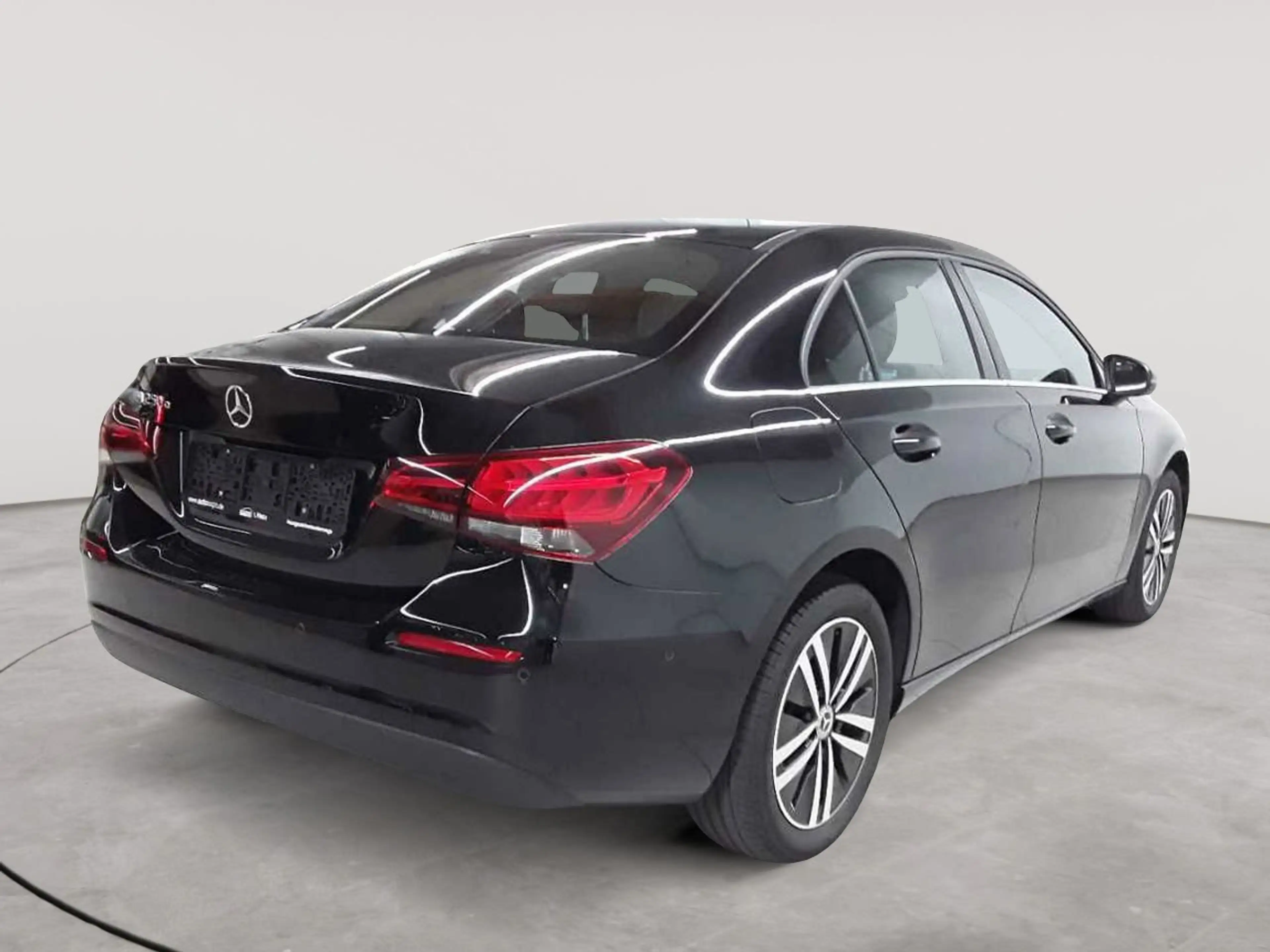 Mercedes-Benz A 250 A 250 e 8G-Style BusiP MBUX Sound — photo 4