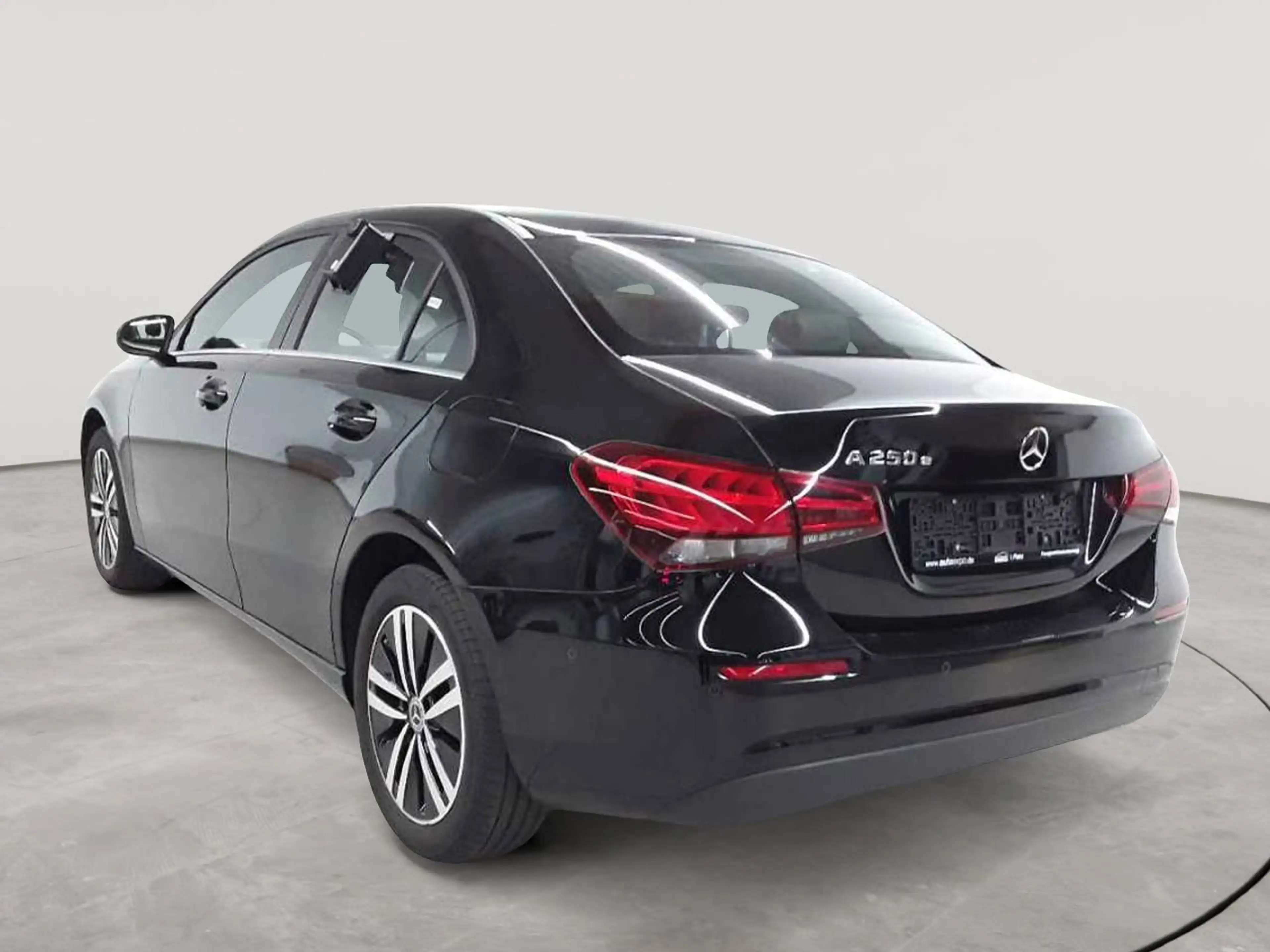 Mercedes-Benz A 250 A 250 e 8G-Style BusiP MBUX Sound — photo 5