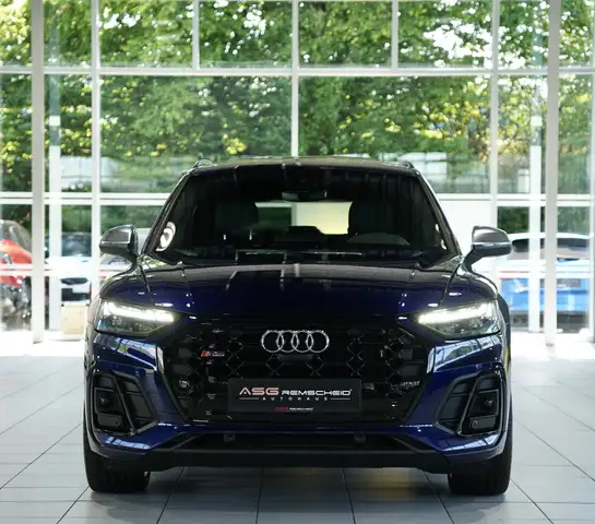 Audi SQ5 view 3