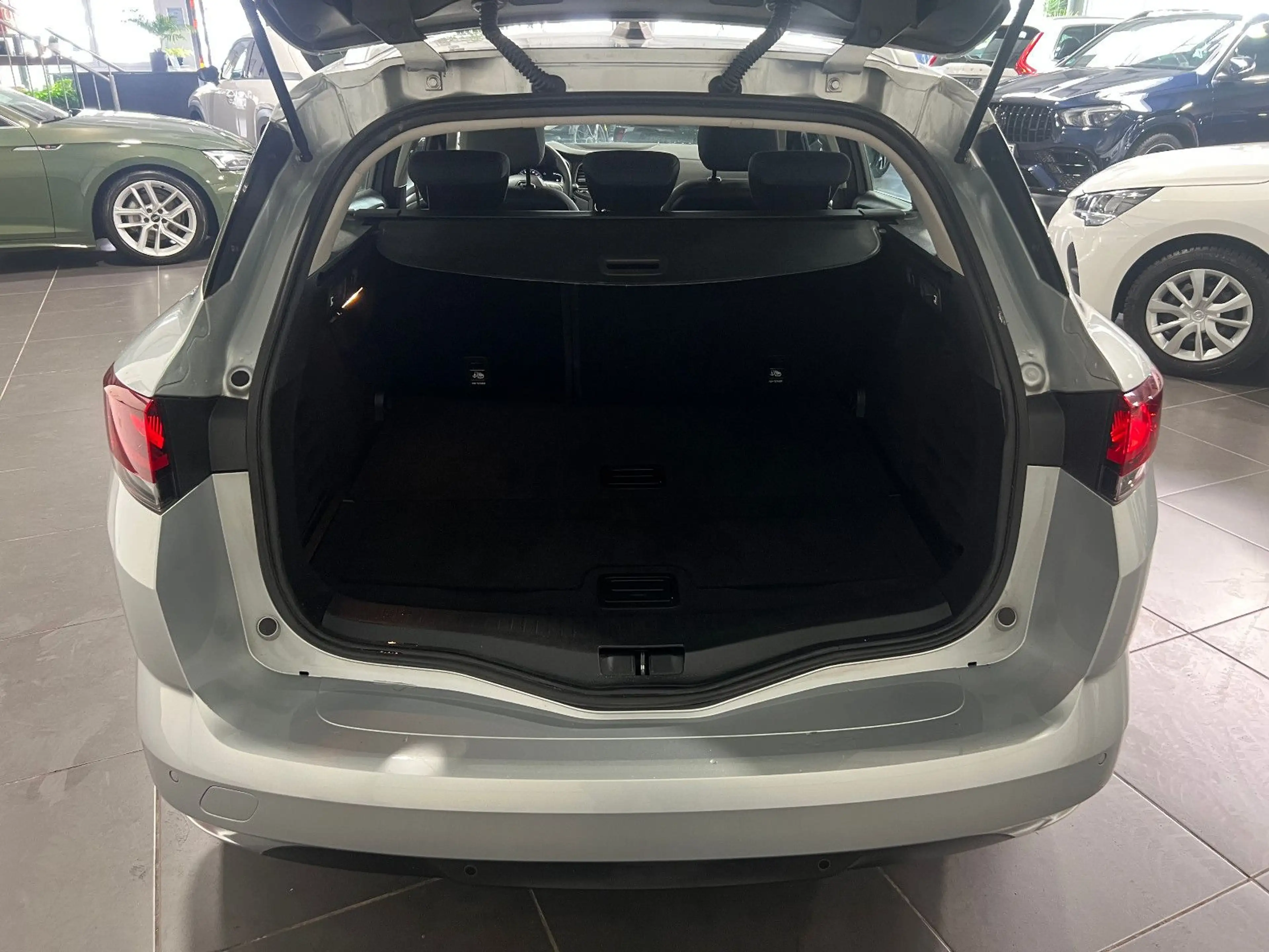 Renault Megane IV 1.5 dCi Grandtour **LED*Navi*Kamera** — photo 9