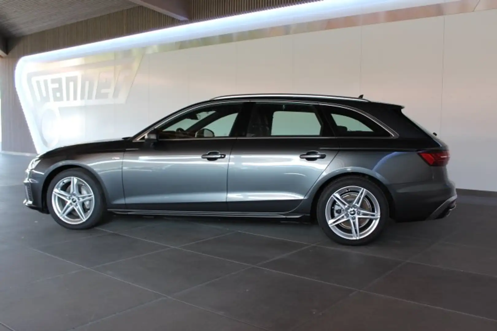 Audi A4 AVANT 2.0TDI QUATTRO S-LINE AHK NAVI STANDHEIZUNG Grau - 1