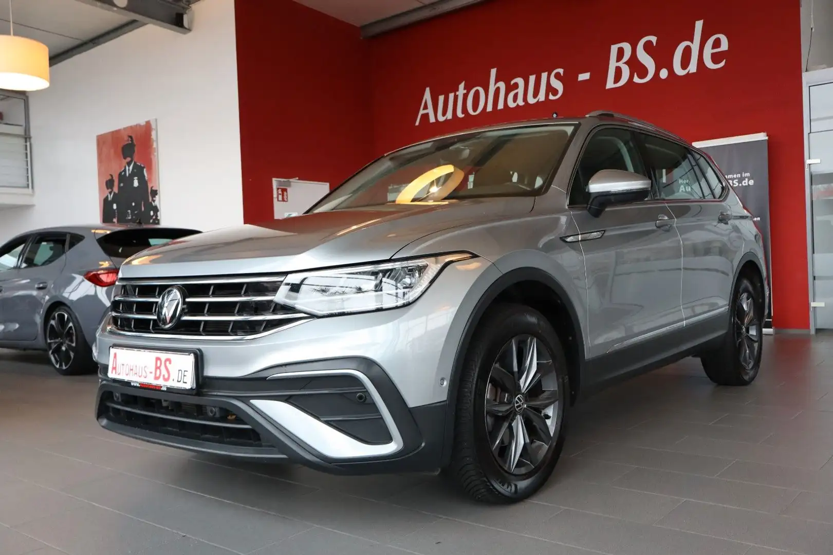 Volkswagen Tiguan Allspace Life 1.5 TSI DSG,NaviLED,AHK,1Hd Silber - 1