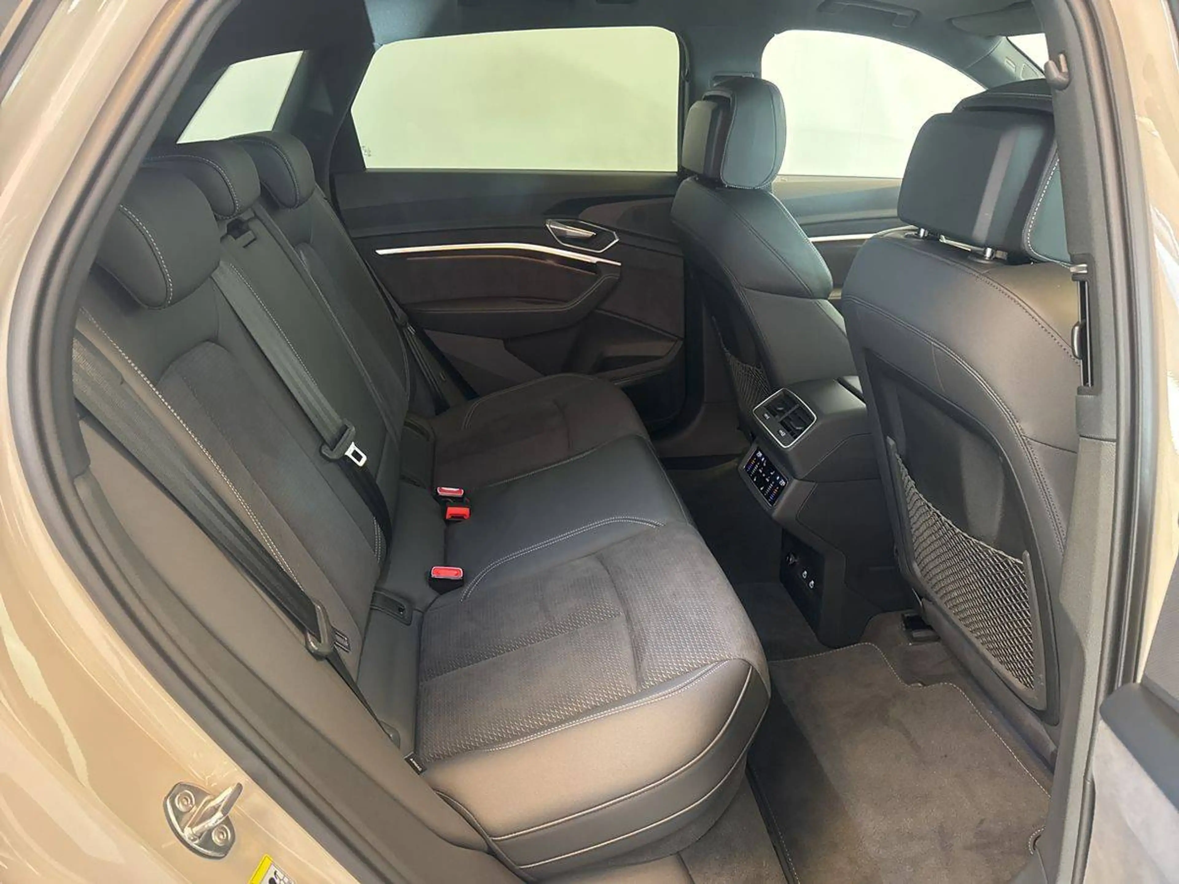 Audi Q8 e-tron 50 quattro advanced — photo 13