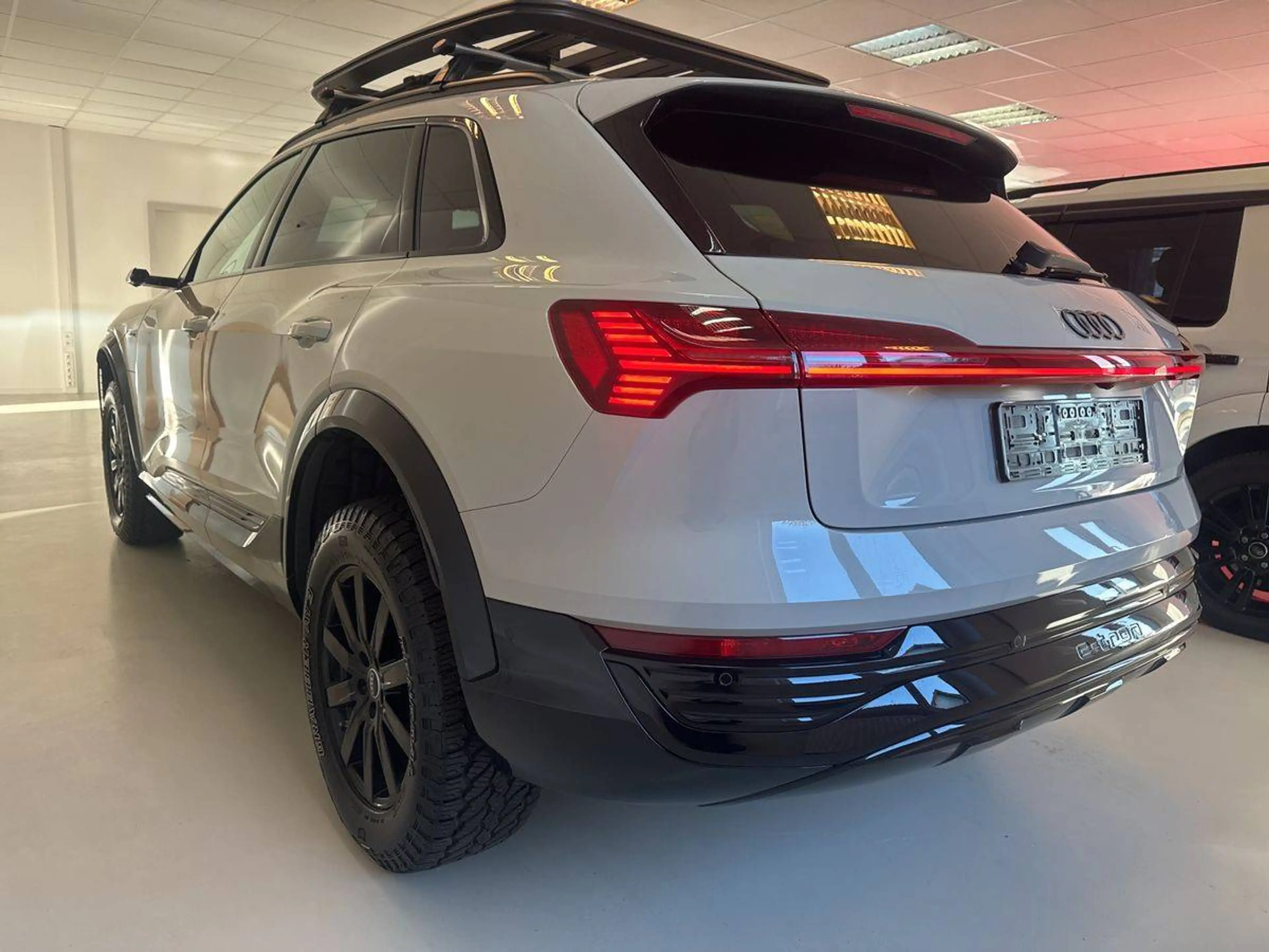 Audi Q8 e-tron 50 quattro advanced — photo 3