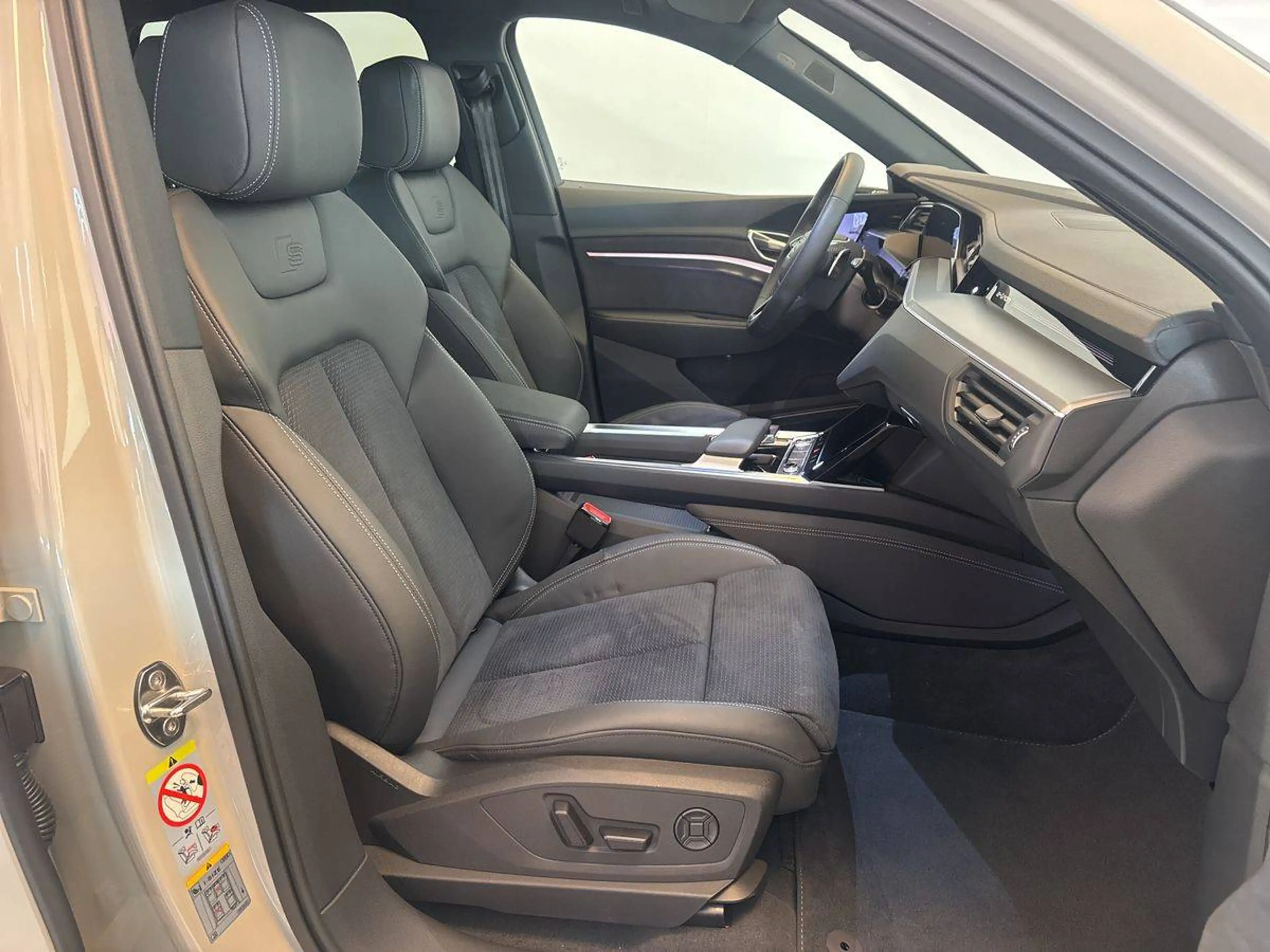 Audi Q8 e-tron 50 quattro advanced — photo 10