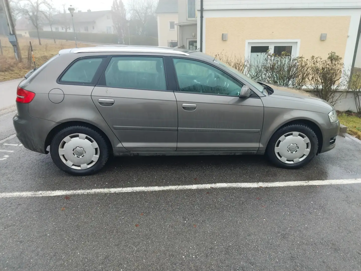 Audi A3 A3 SB Attraction 1,6 TDI DPF Attraction Grau - 2