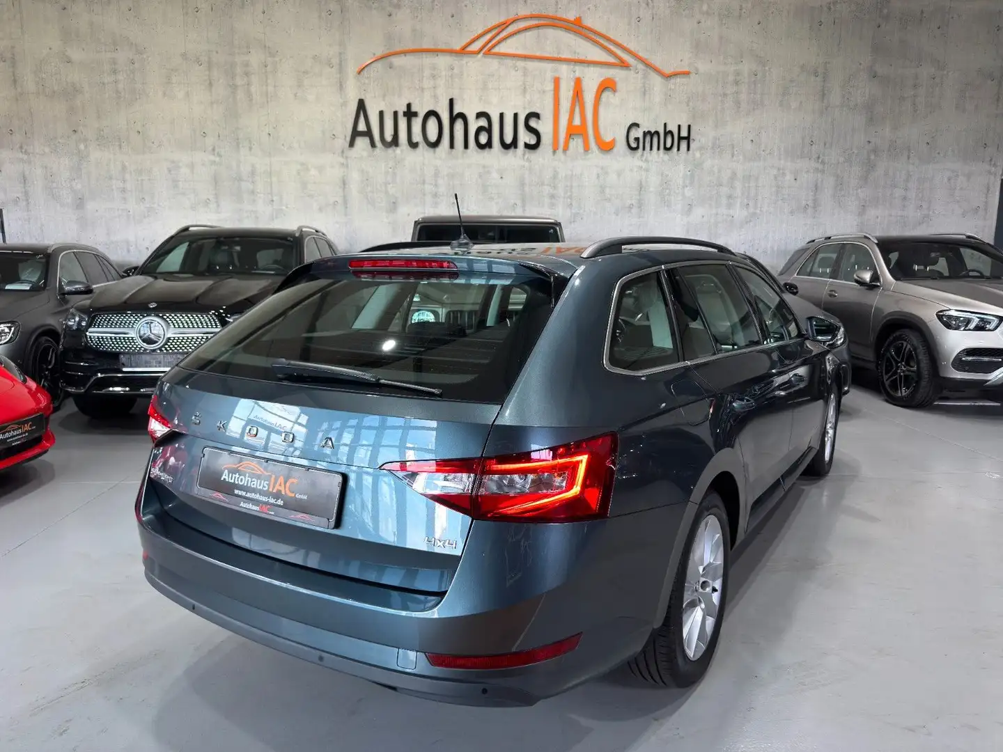 Skoda Superb Combi Ambition 4x4/NAVI/LED/TOUCH Grau - 2