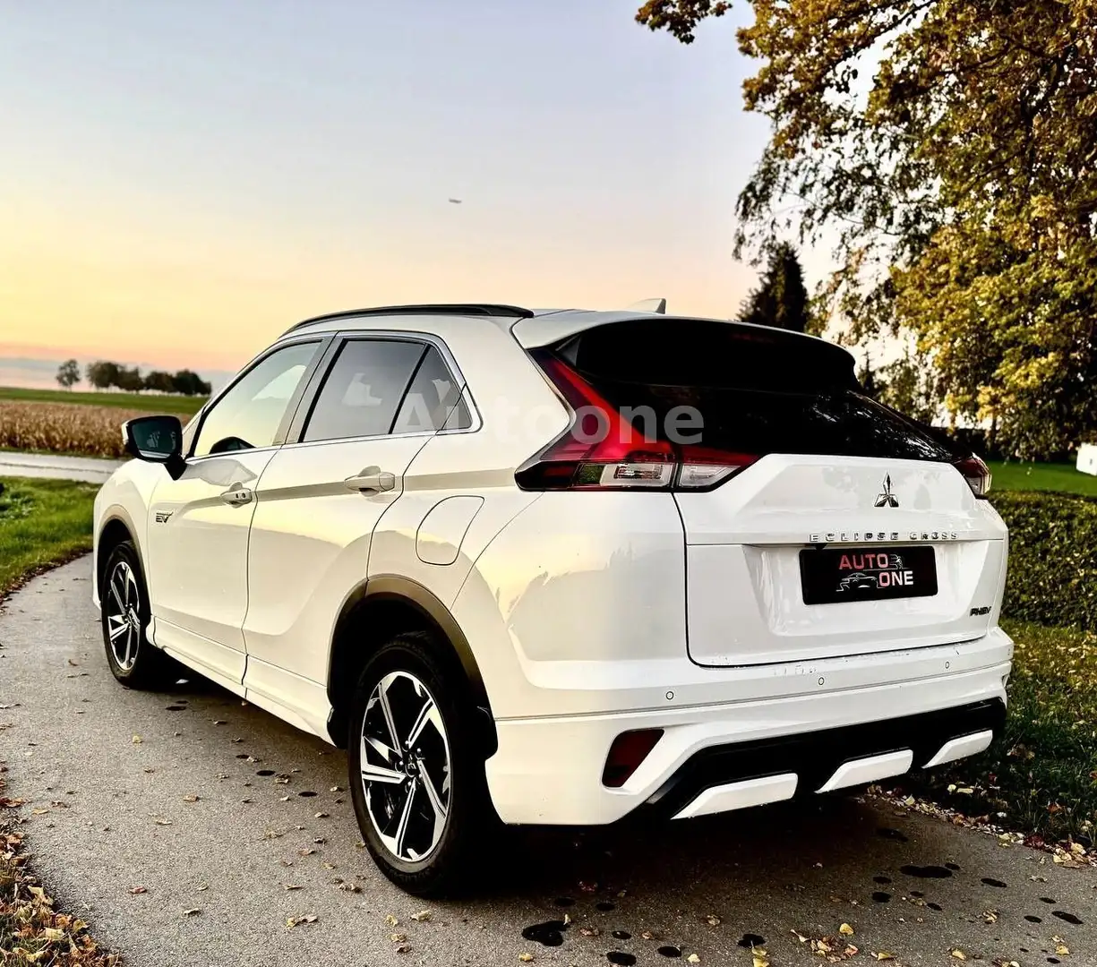 Mitsubishi Eclipse Cross Plus Select Hybrid 4WD Weiß - 2