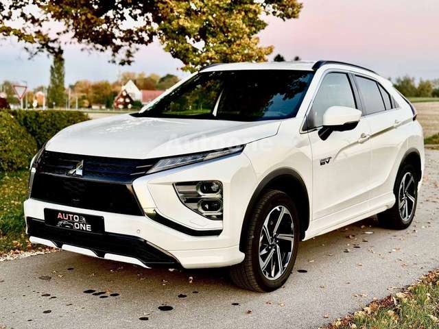 Imagine Mitsubishi Eclipse Cross Plus Select Hybrid 4WD