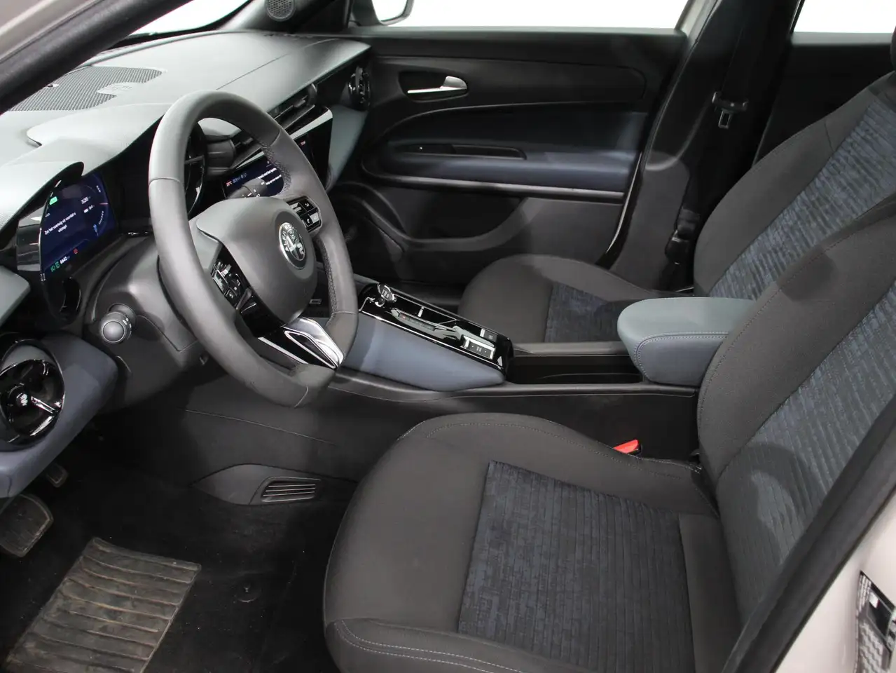 Alfa Romeo Junior 2025