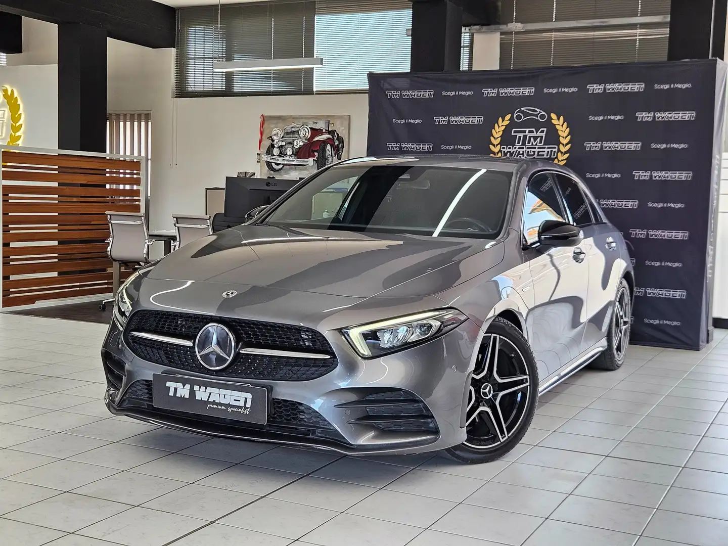 Mercedes-Benz A 180 d Premium auto Grijs - 1