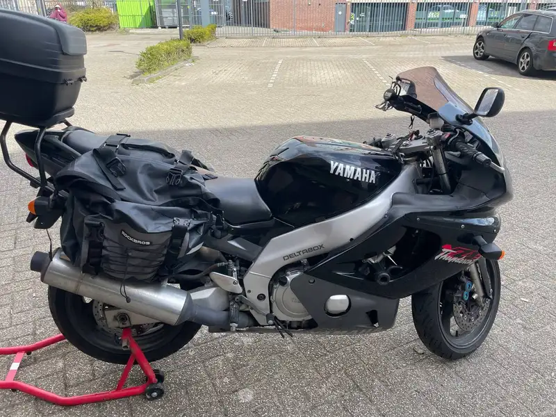 Yamaha YZF 600 - foto 2