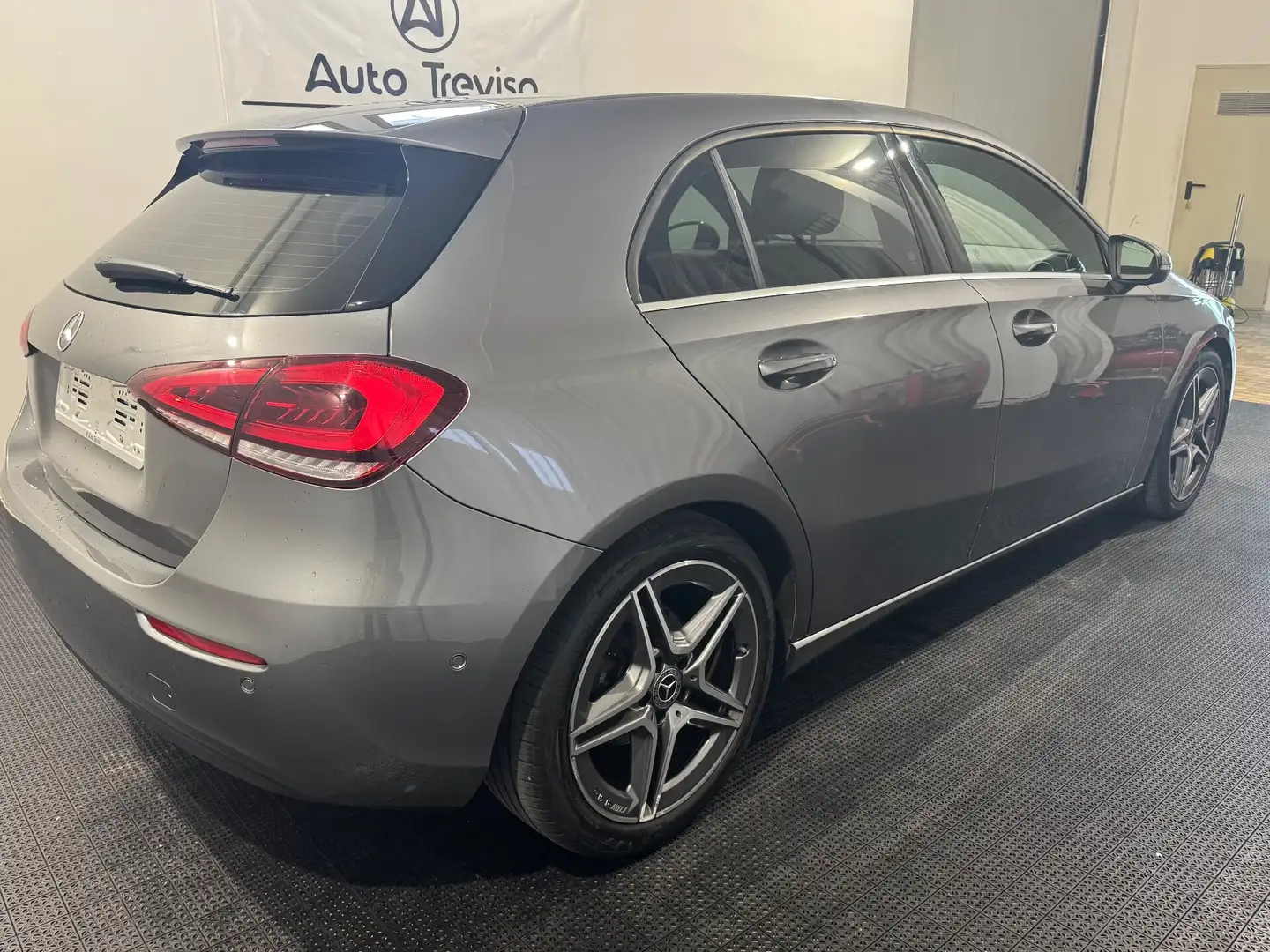 Mercedes-Benz A 180 A 180 d Automatic Sport Grigio - 2