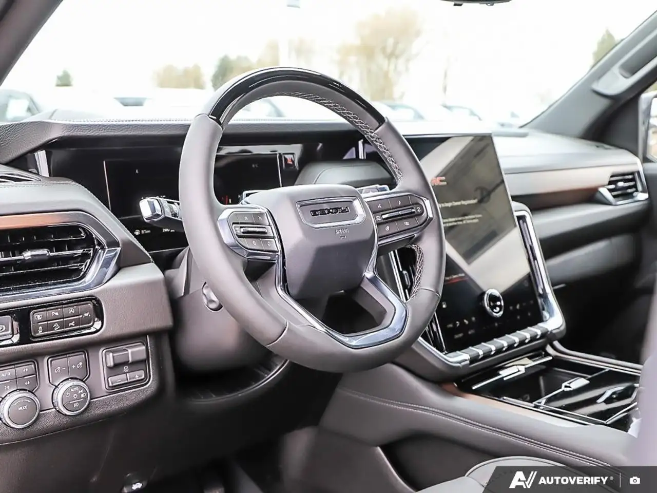GMC Yukon снимка GMC Yukon