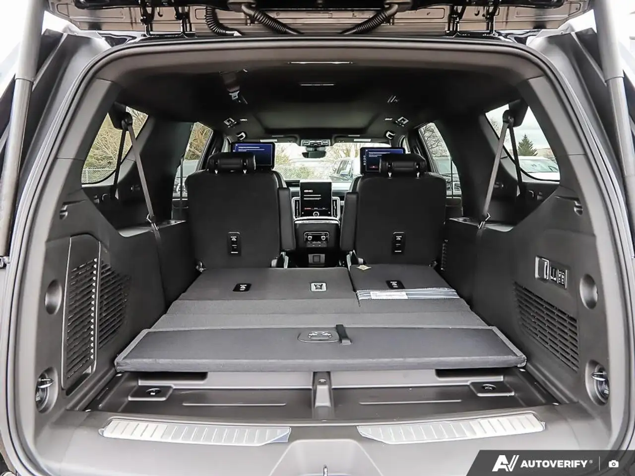 GMC Yukon снимка GMC Yukon