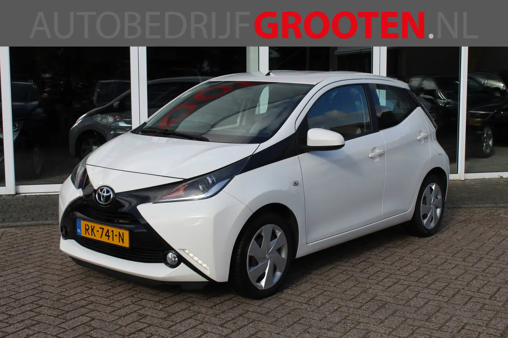Toyota Aygo 1.0 VVT-i x-play//Camera//Navi! Weiß - 1