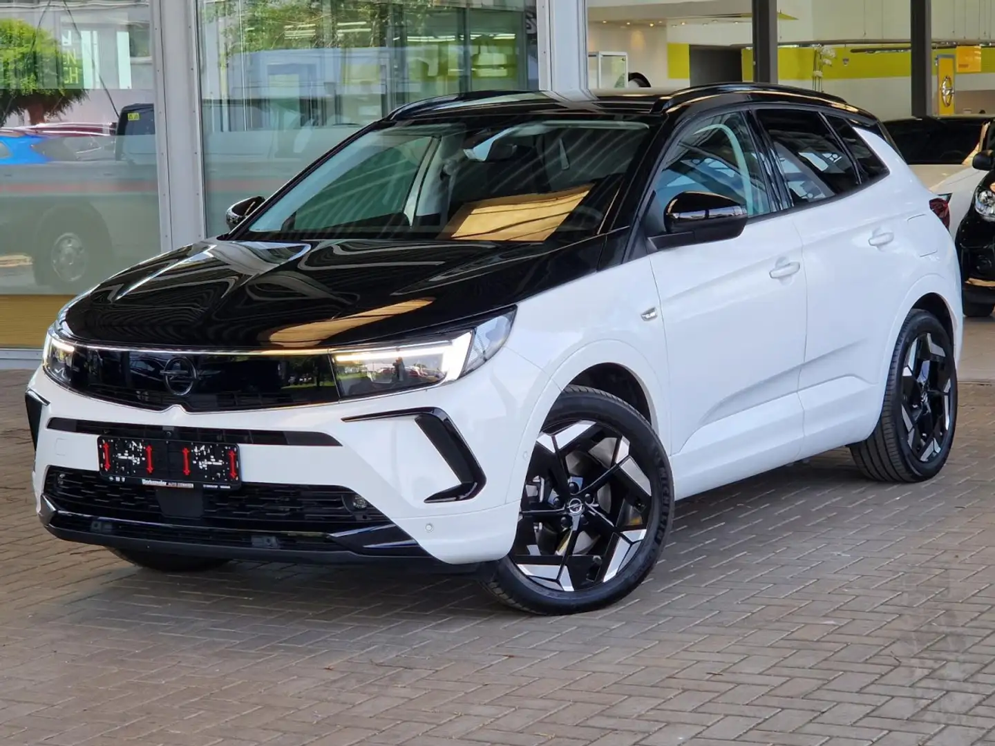 Opel Grandland GSe Plug-In-Hybrid **Alcantara** Weiß - 2