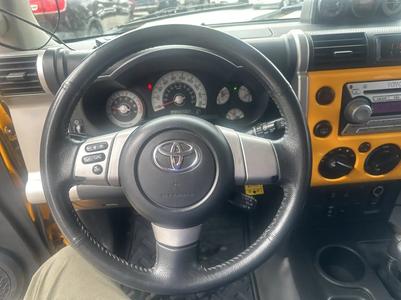 Toyota FJ Cruiser снимка Toyota FJ Cruiser