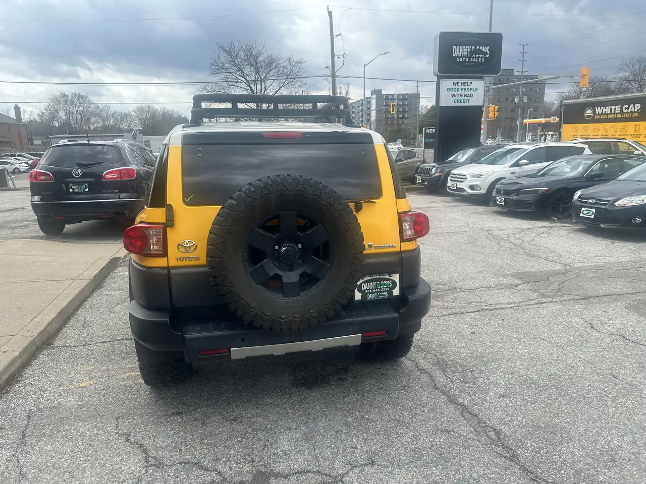 Toyota FJ Cruiser снимка Toyota FJ Cruiser