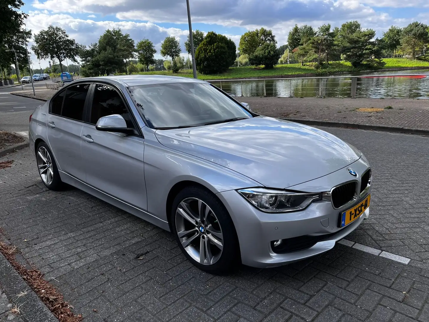 BMW 320 320d Luxury Line Zilver - 2