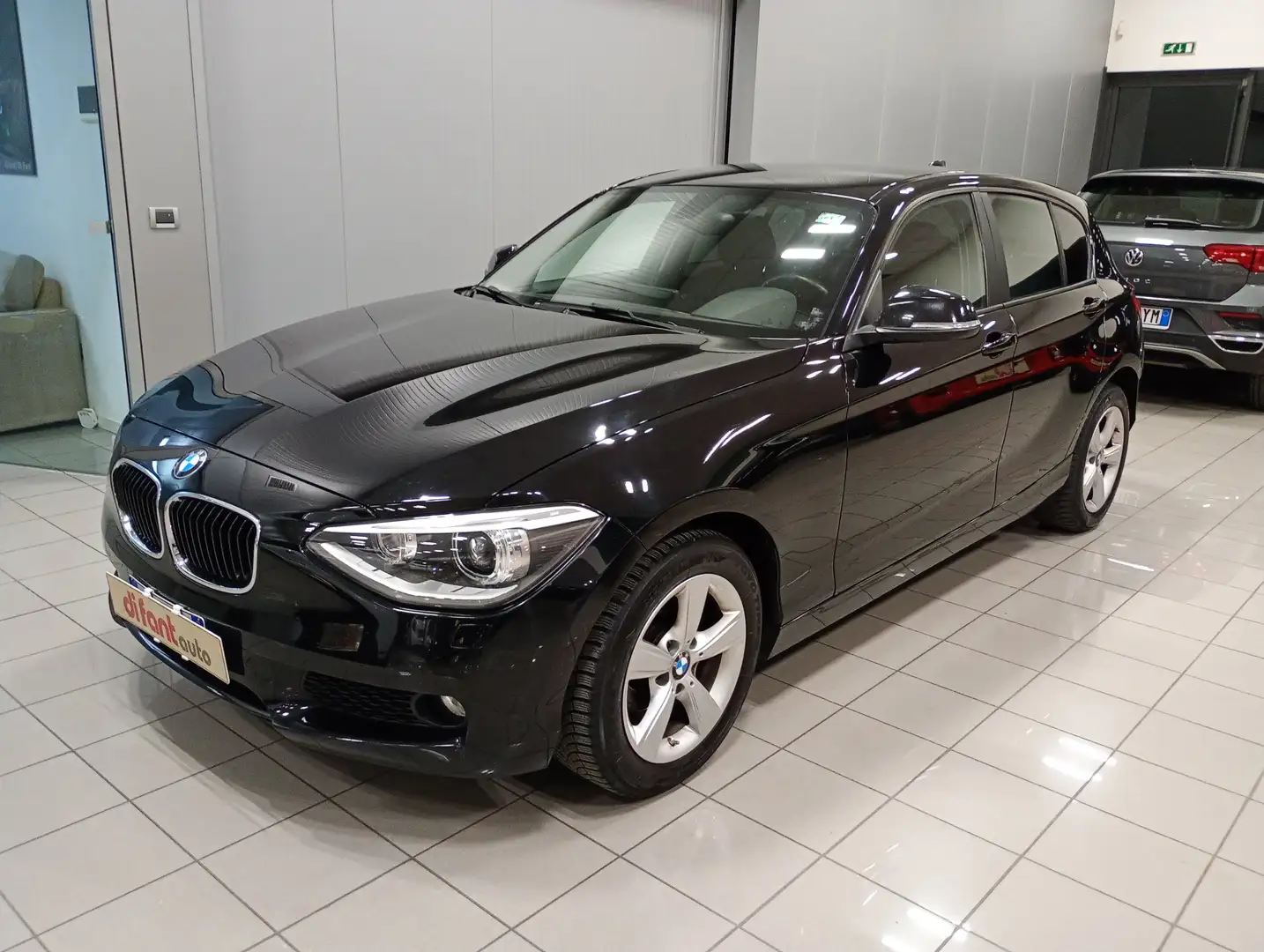 BMW 118 Serie 1 F/20-21 2011 118d 5p Schwarz - 2