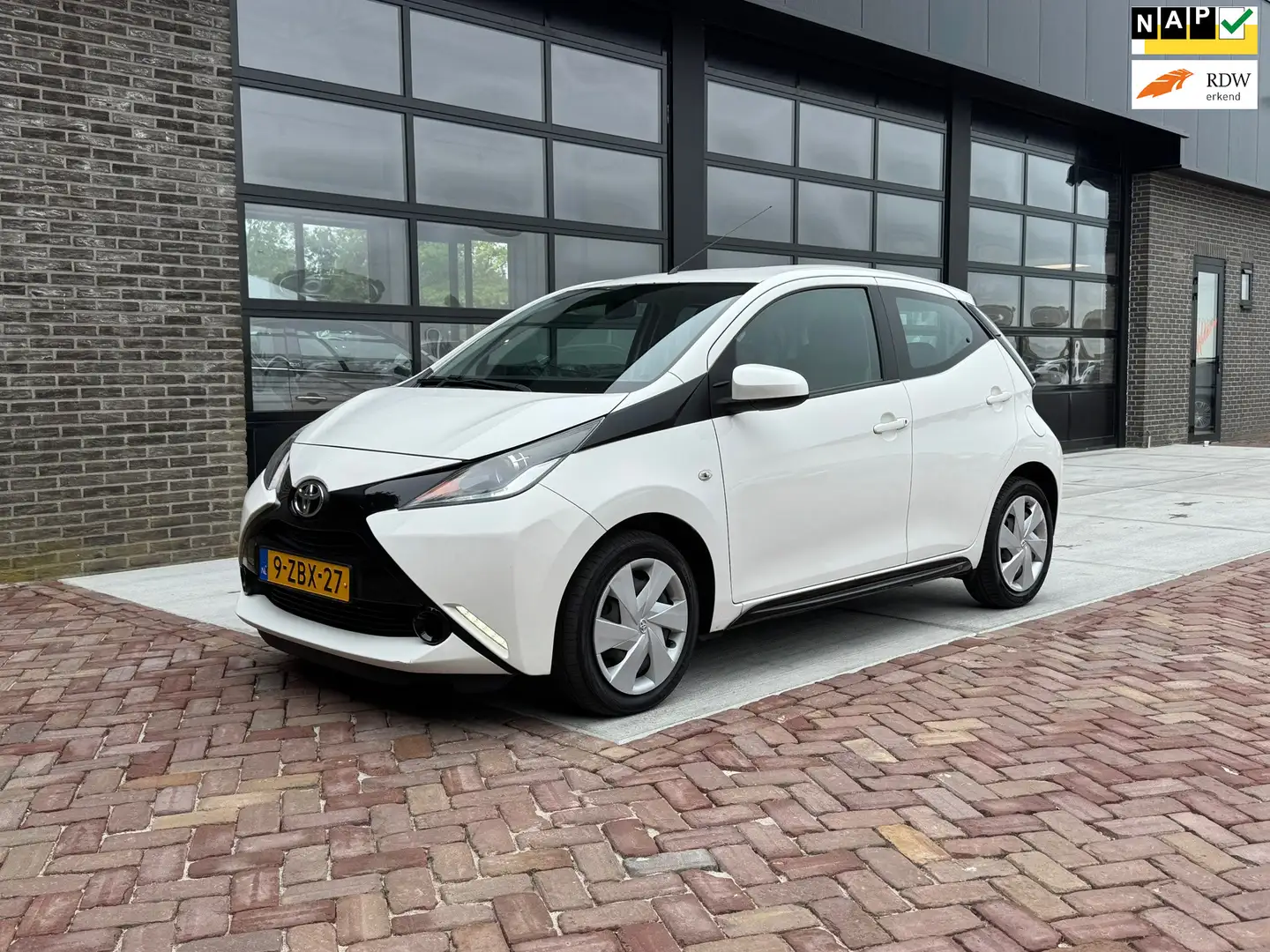 Toyota Aygo 1.0 VVT-i x-play | Airco | Camera | Cruise | Bianco - 1