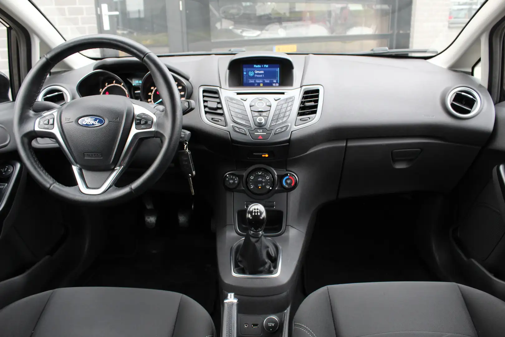 Ford Fiesta 1.0 Style / Airco / Cruise / 17" LMV / N.A.P. Zwart - 2