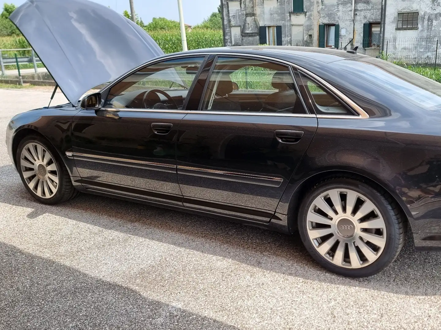 Audi A8 4.2 quattro - 2