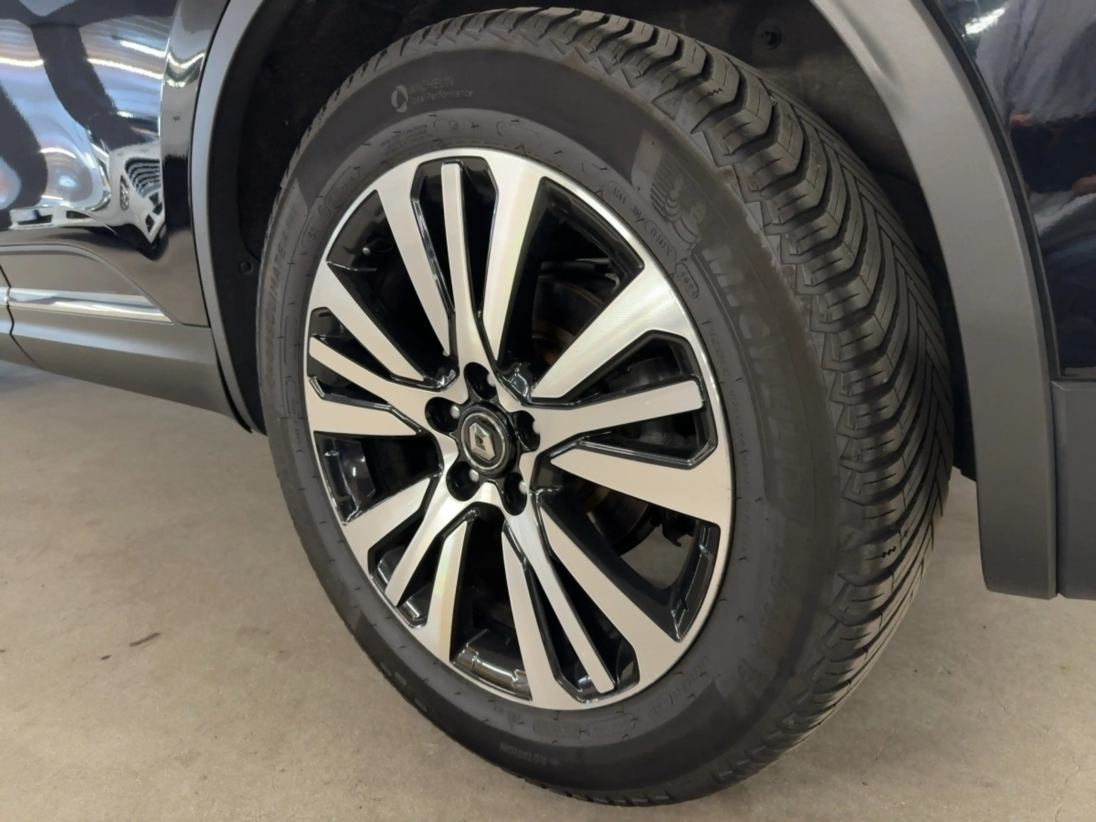 Renault Koleos INITIALE PARIS 4WD Automatik — photo 12