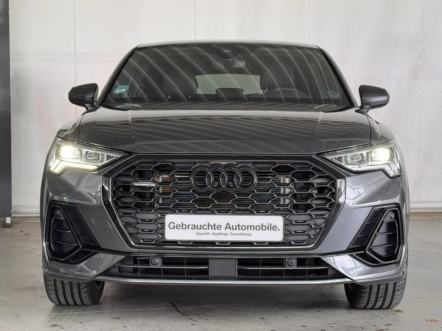 Audi Q3 Sportback 40 TFSI / quattro / S line / 8 Fach bere Grau - 2