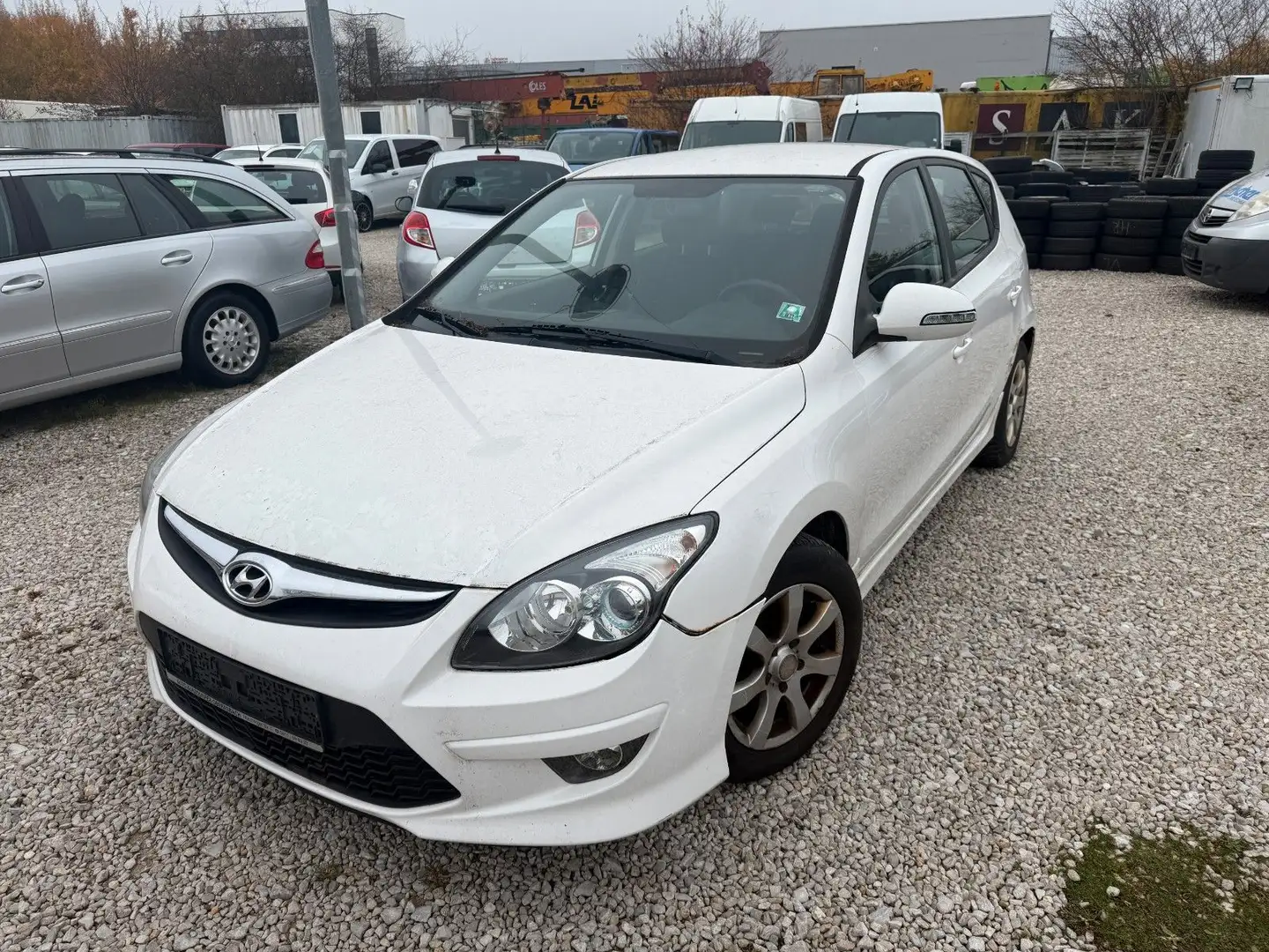 Hyundai i30 1.4 Classic*EURO 5*KLIMAAUTOMATIK*TEMPOMAT* Weiß - 1