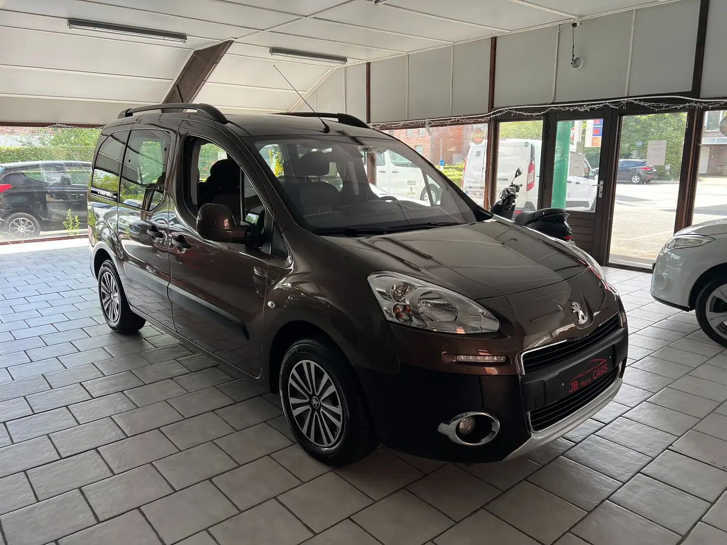 Peugeot Partner Partner Tepee e-HDi FAP 92 EGS6 Stop Brown - 1