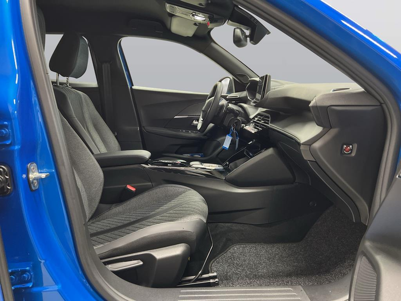 Peugeot 2008 1.2 PureTech 130 Allure — photo 10