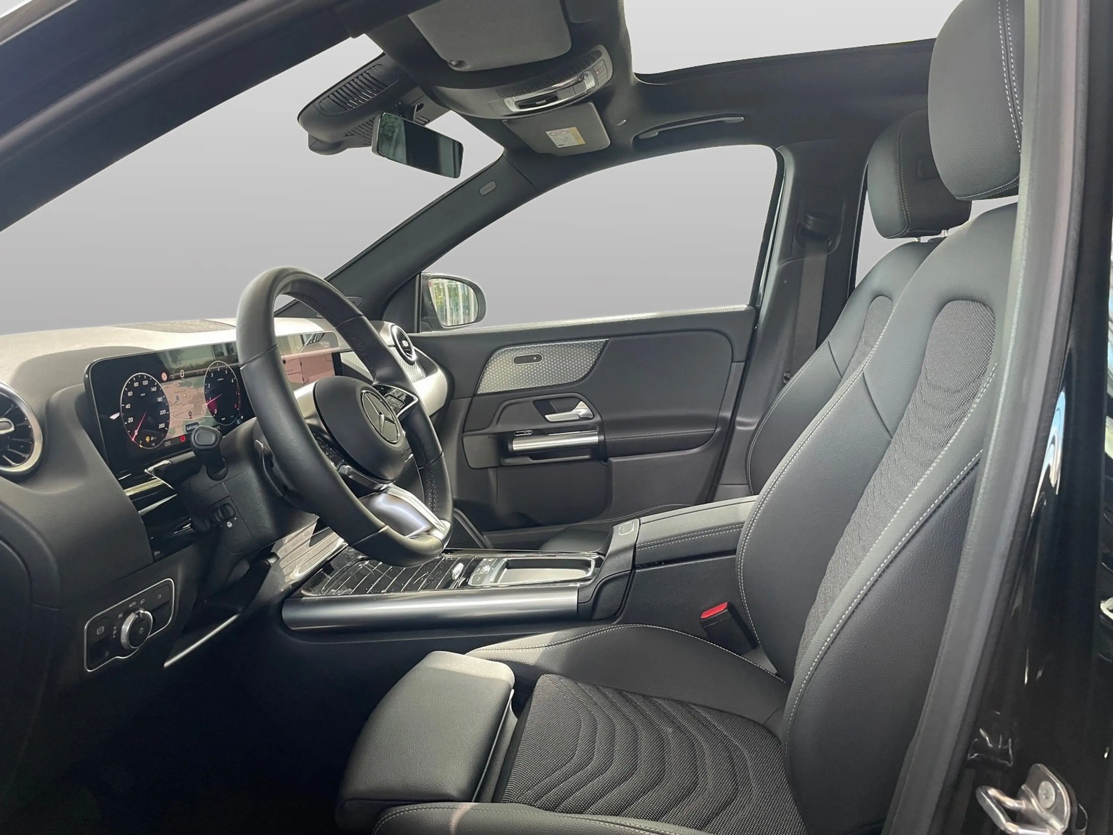 Mercedes-Benz GLA 180 Progressive Line Advanced — photo 11