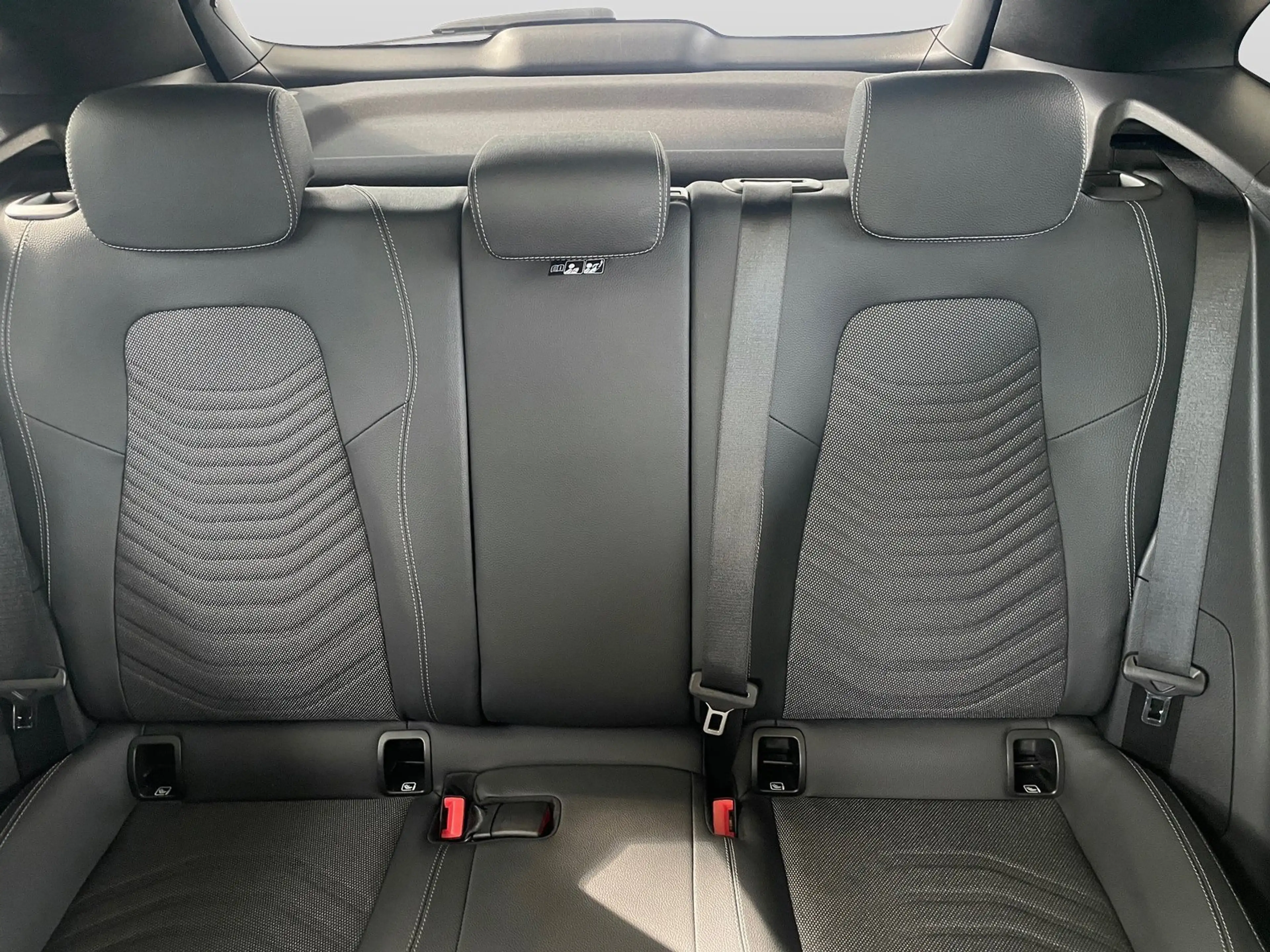 Mercedes-Benz GLA 180 Progressive Line Advanced — photo 15