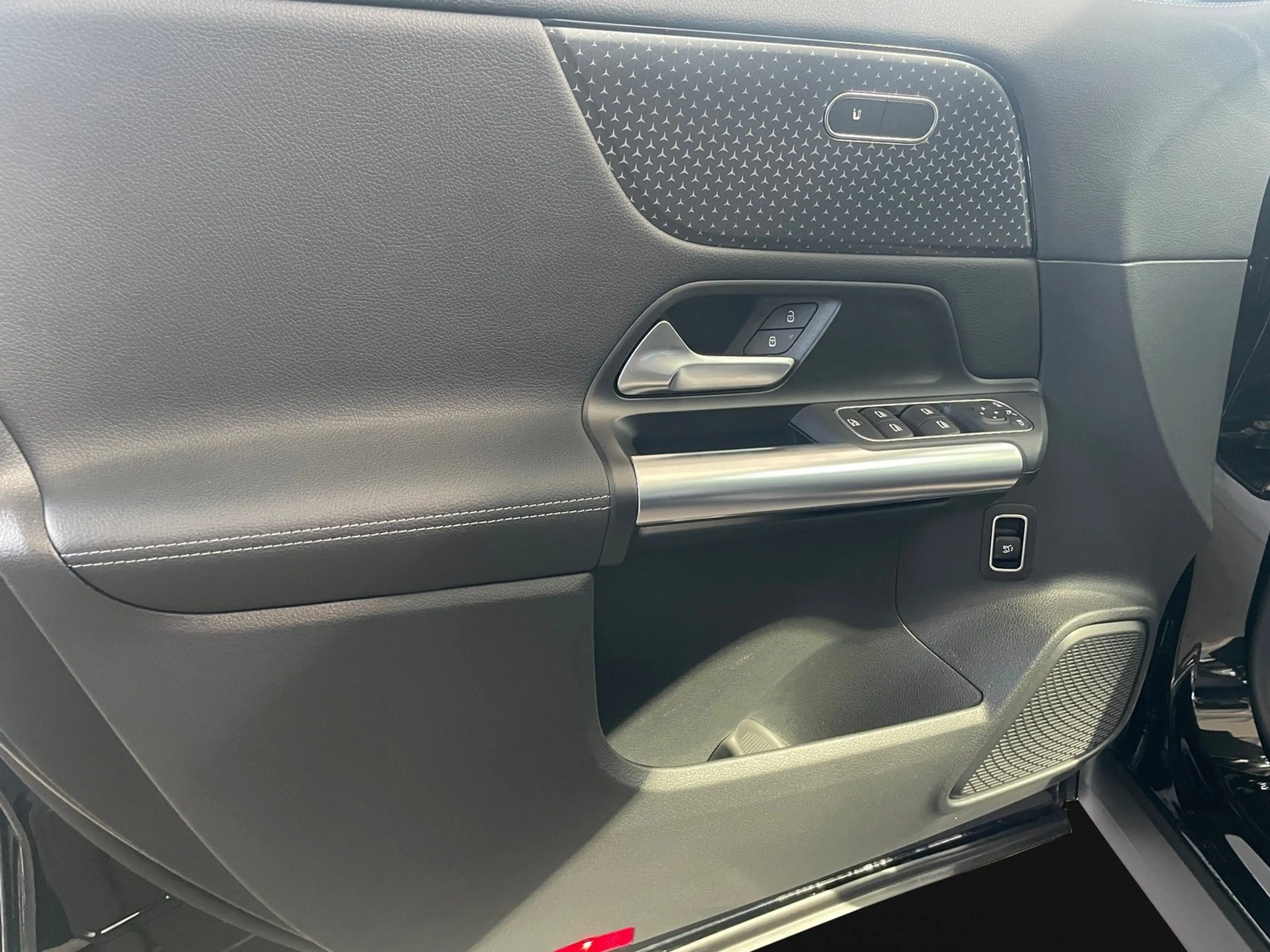 Mercedes-Benz GLA 180 Progressive Line Advanced — photo 12