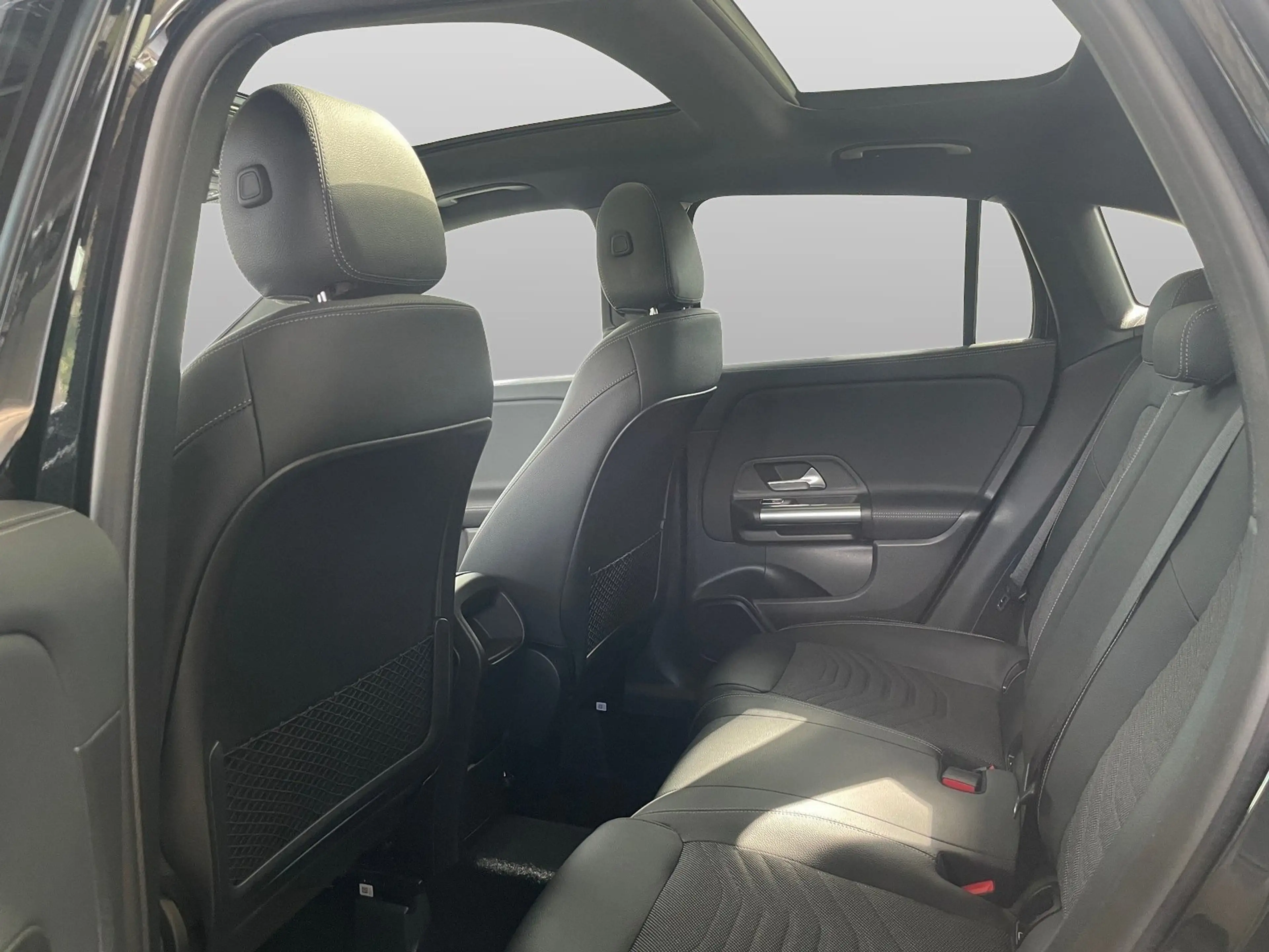 Mercedes-Benz GLA 180 Progressive Line Advanced — photo 10
