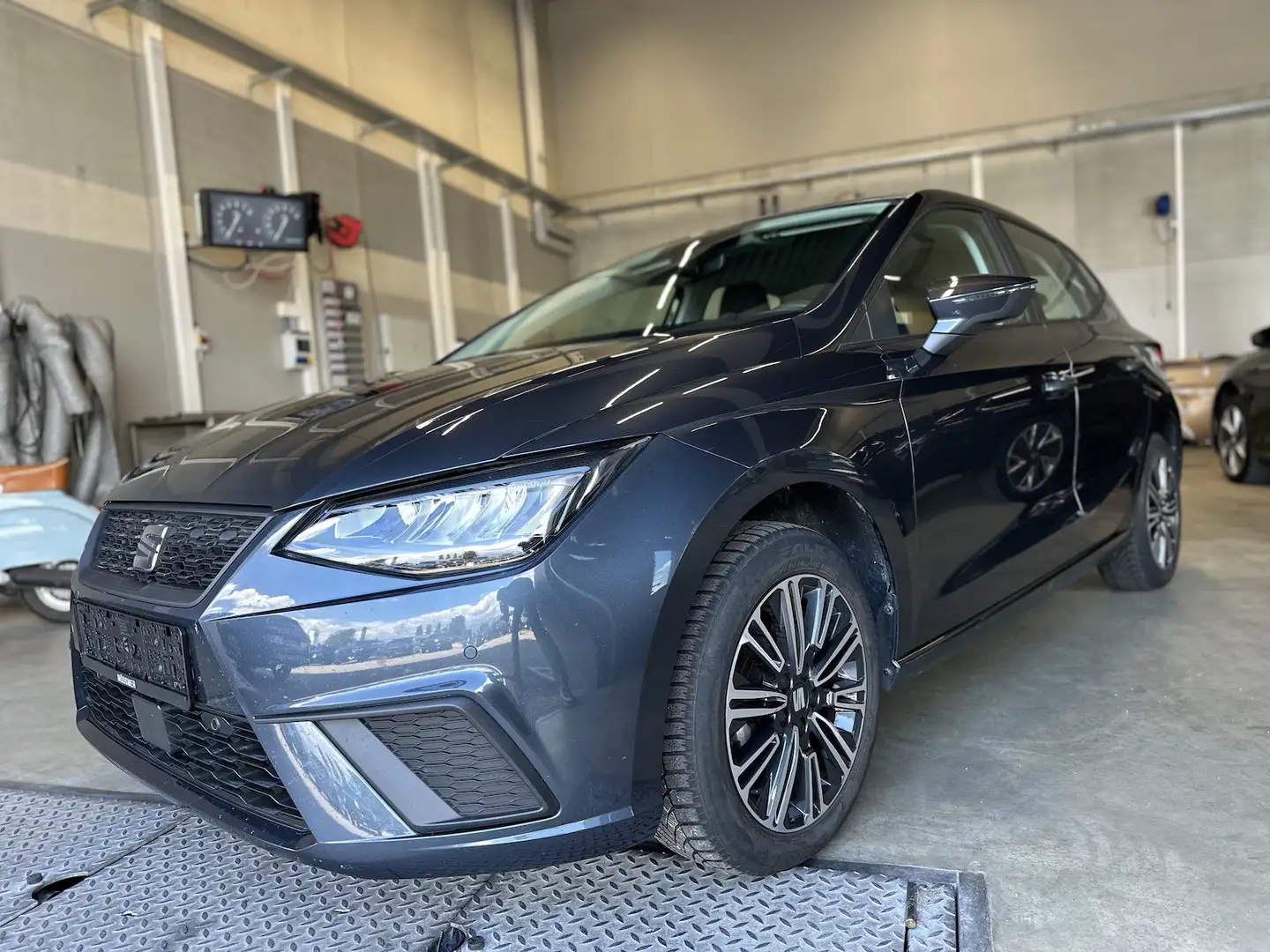 SEAT Ibiza 1,0TSI Style PDC vo/hi 16´´ SHZ Climatr. Grijs - 1