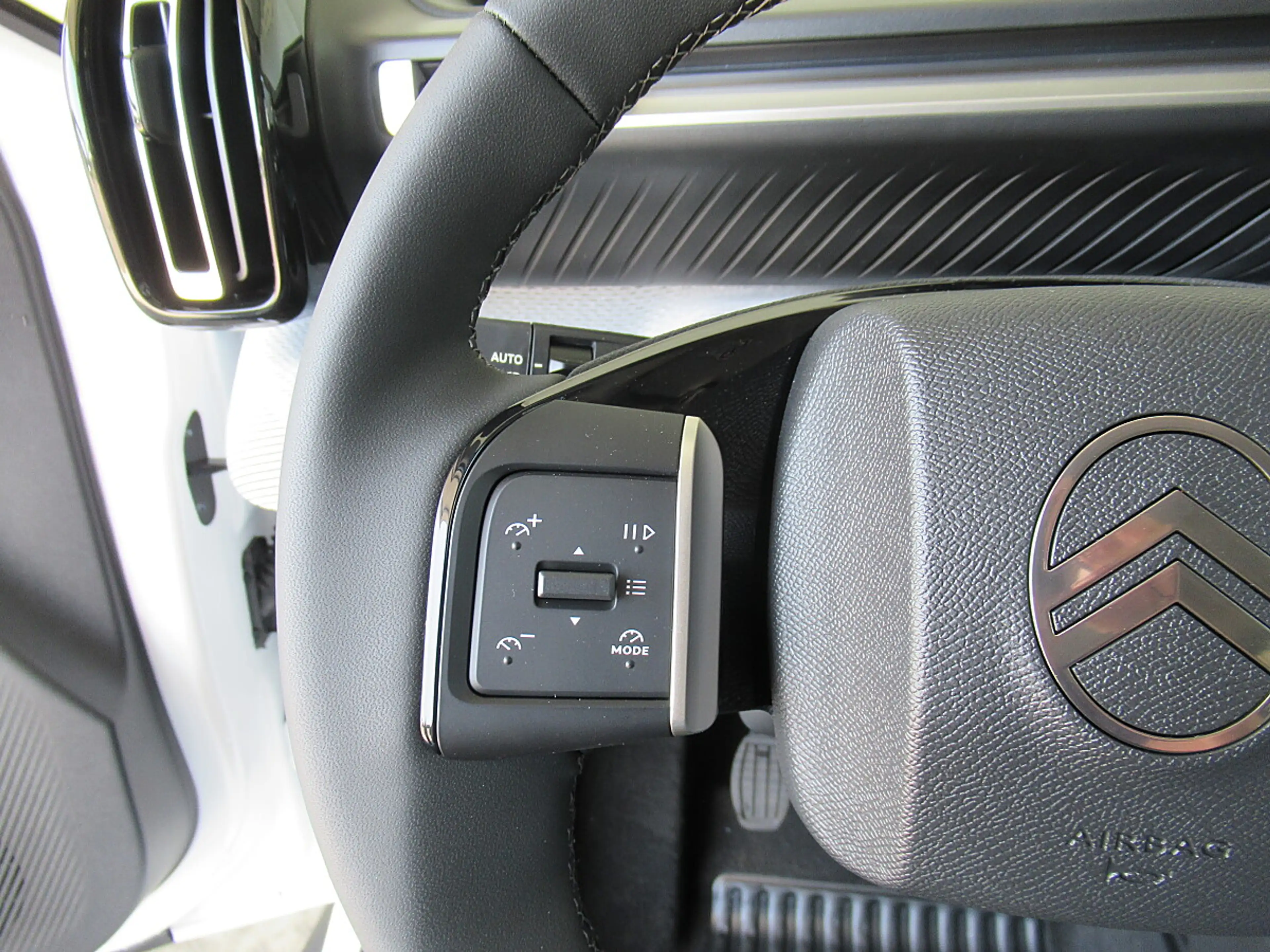 Citroen C3 Aircross Turbo 100 Plus *R-Kamera *LED *Tempomat *Sitzh... — photo 11