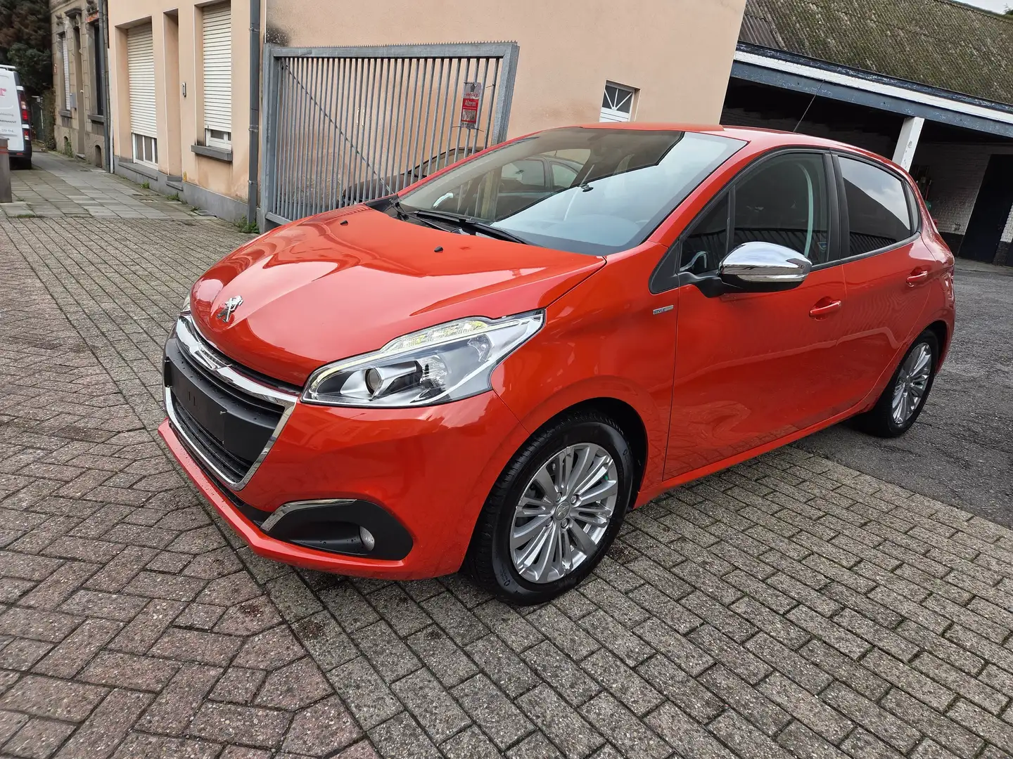 Peugeot 208 1.2i PureTech Style/Navi/Clim/Garantie12 mois Rosso - 2