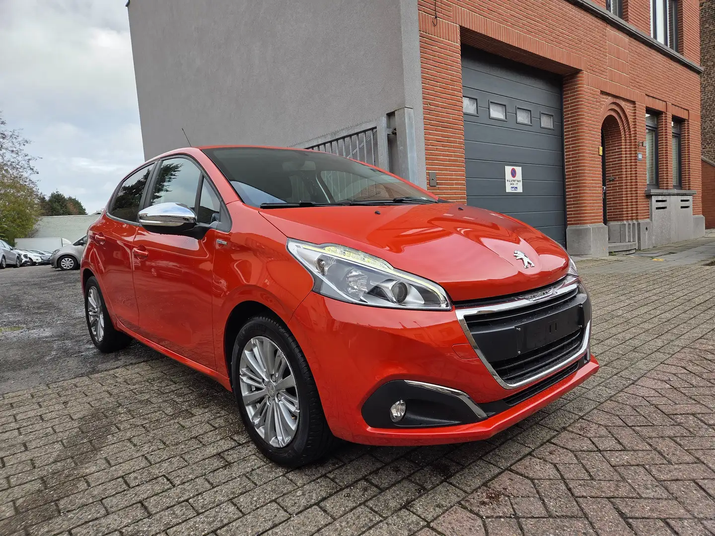 Peugeot 208 1.2i PureTech Style/Navi/Clim/Garantie12 mois Rosso - 1