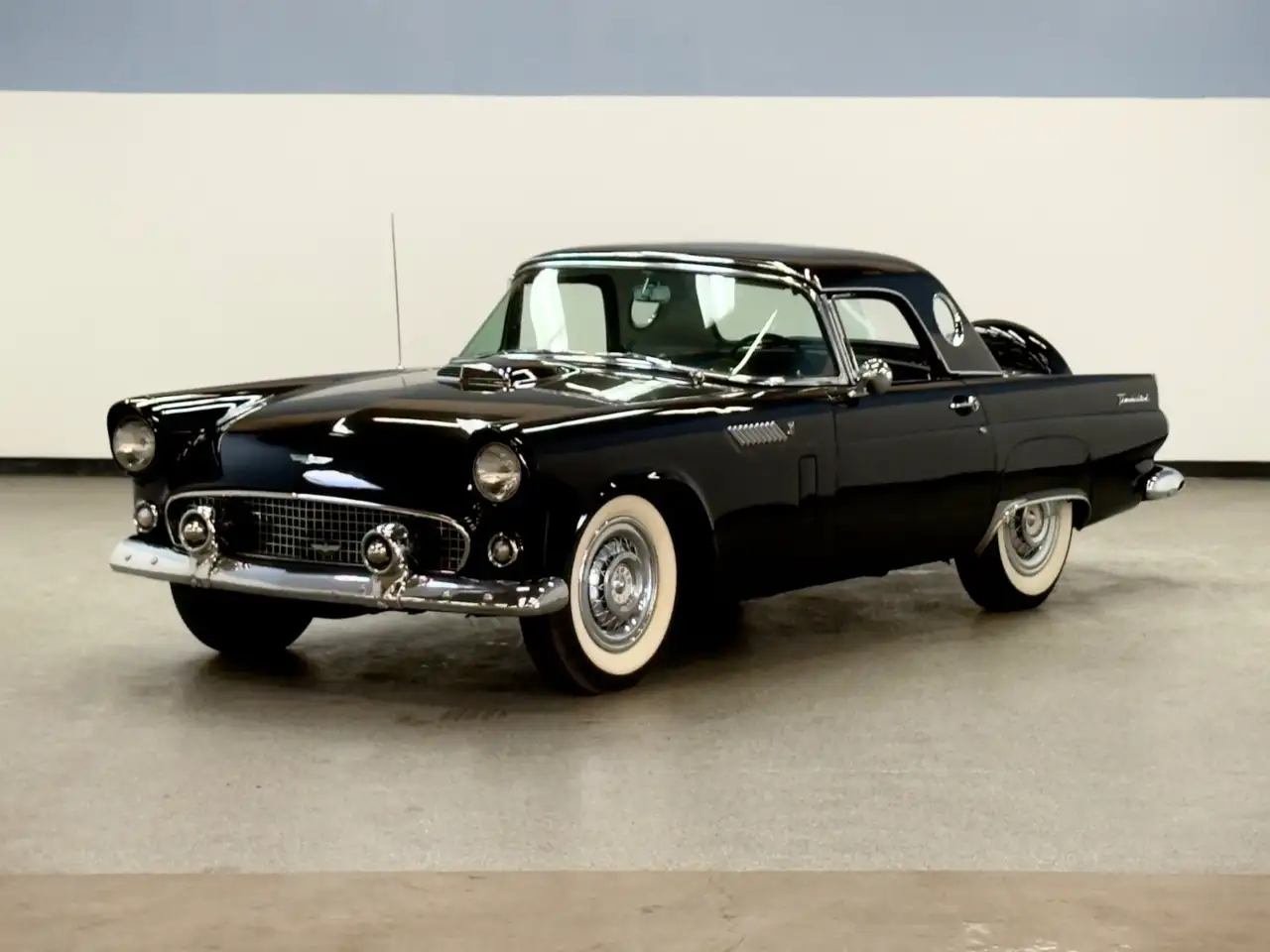 Ford Thunderbird Base, foto 1