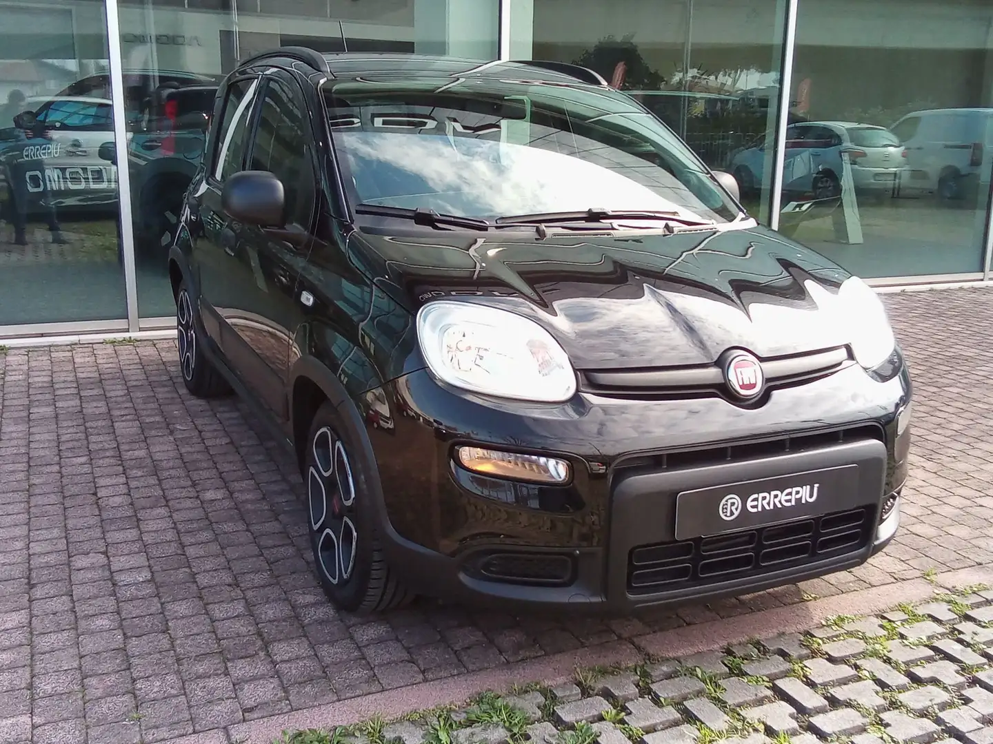 Fiat Panda 1.0 FireFly S&S Hybrid City Life Zwart - 2