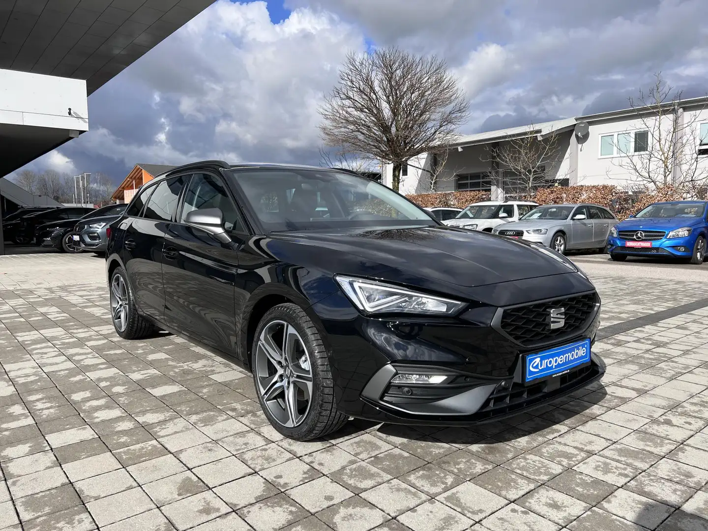 SEAT Leon Sportstourer FR (D3) XL 1.5 eTSI 150 DSG|NAV.10... Schwarz - 1
