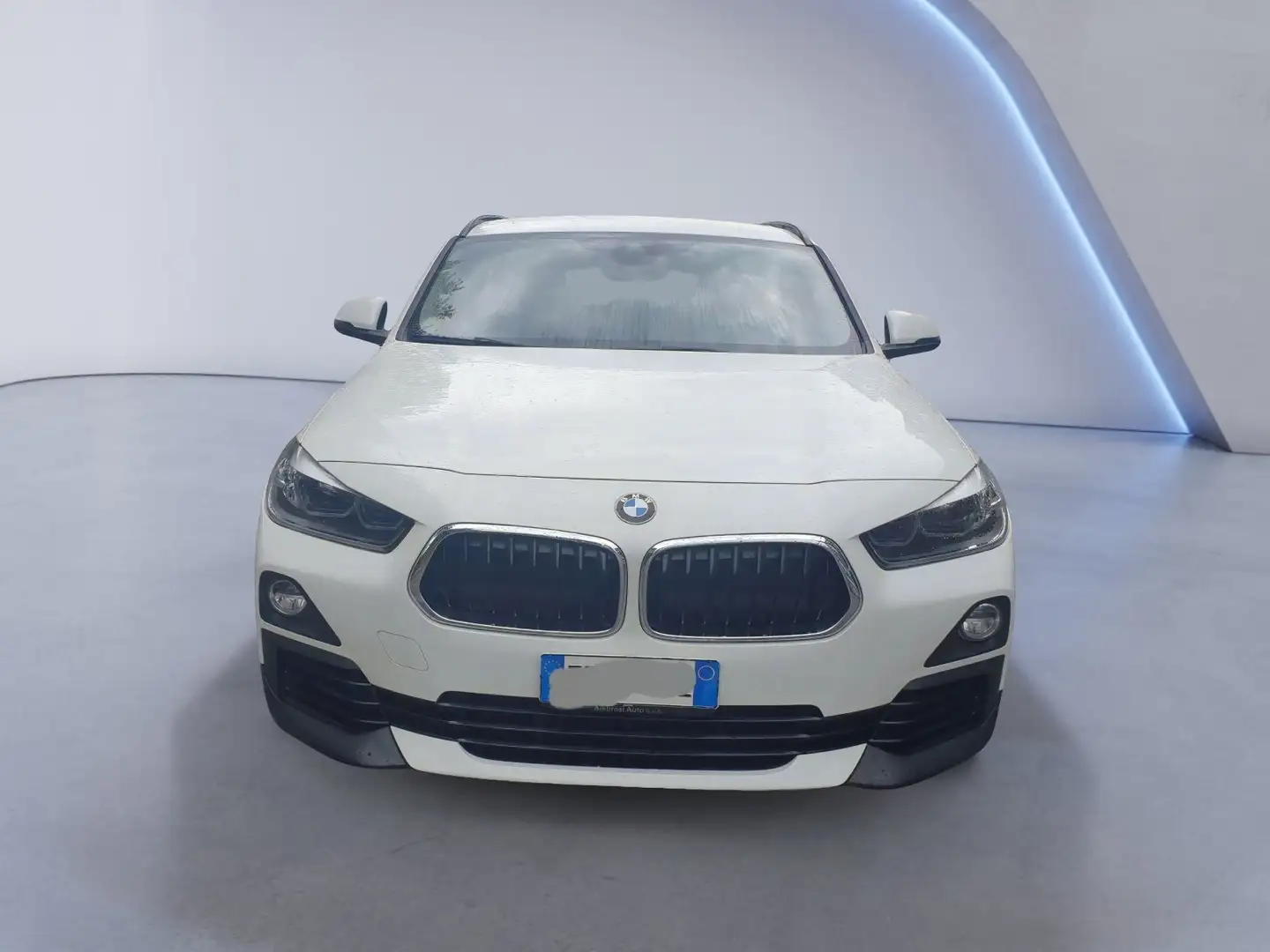 BMW X2 sDrive 1.5 116 CV AT Diesel Blanc - 2