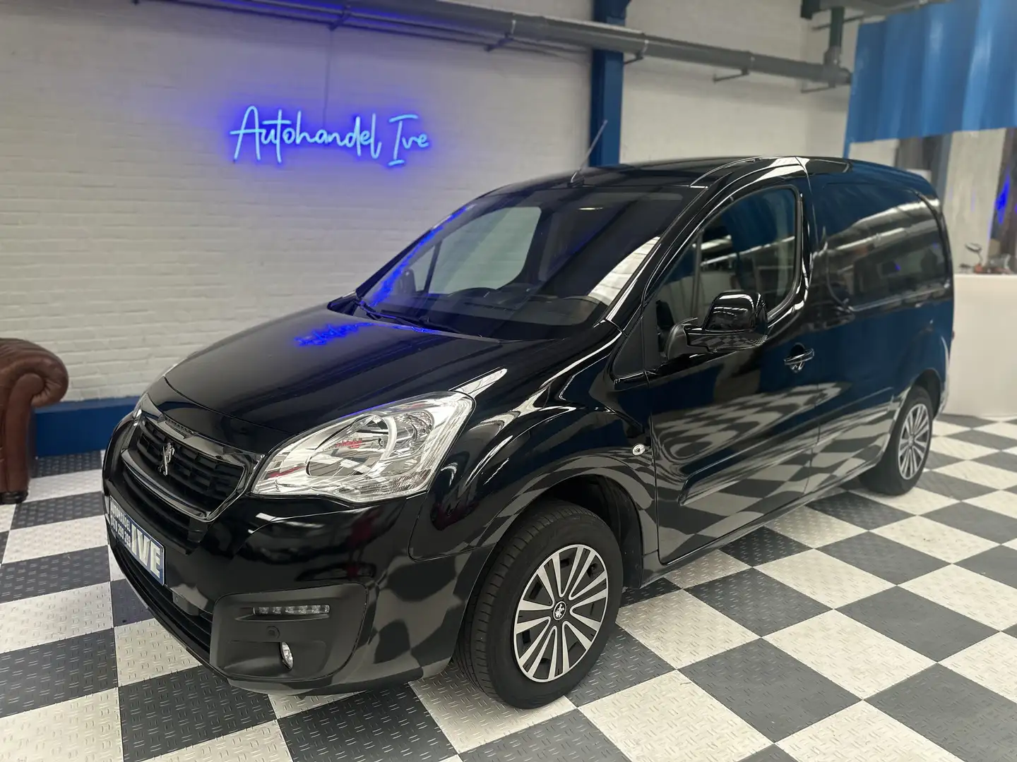 Peugeot Partner 1.6 BlueHDi L2H1 **TREKHAAK** Schwarz - 1
