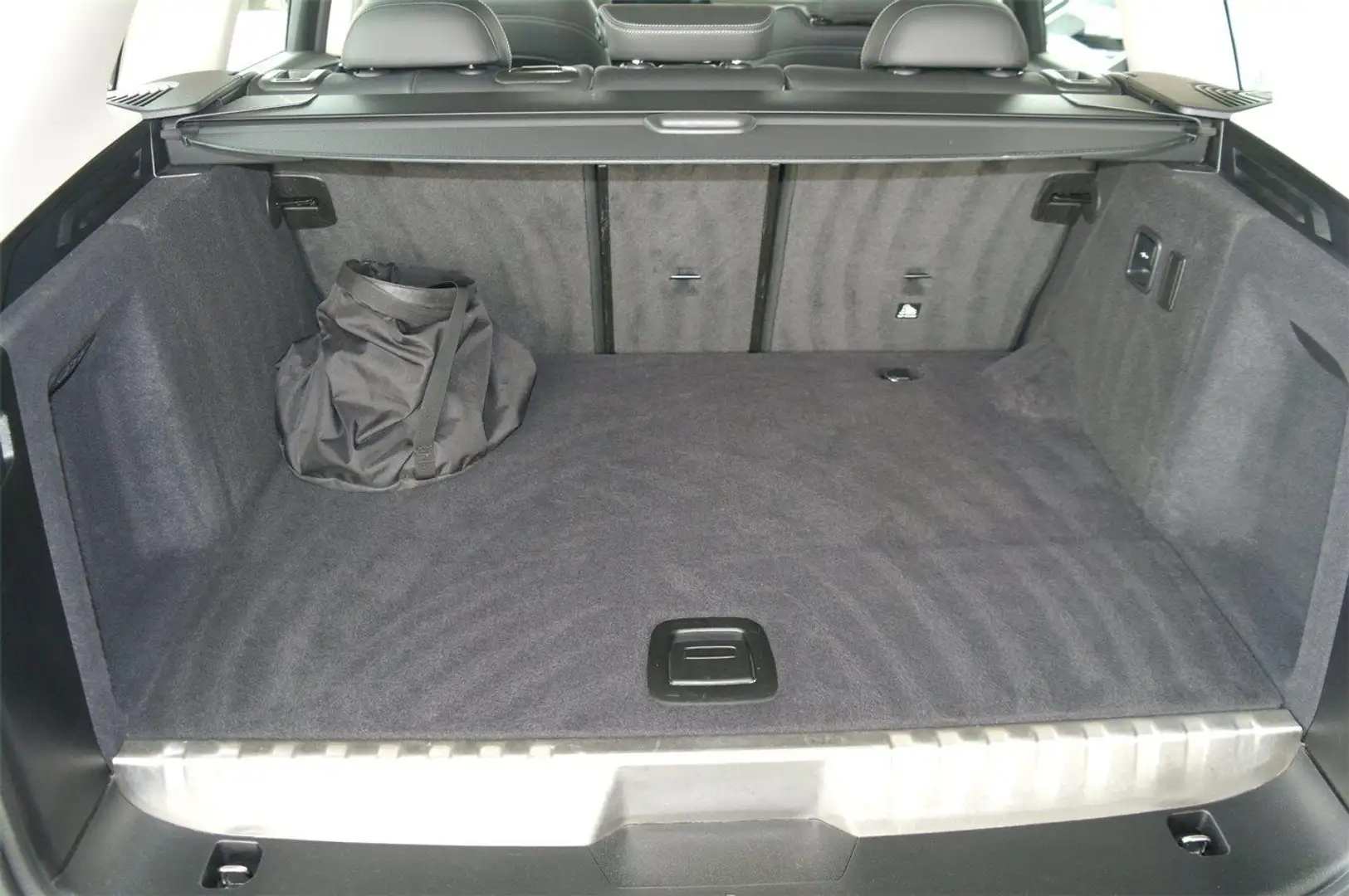 BMW X3 xDrive30e Schwarz - 2
