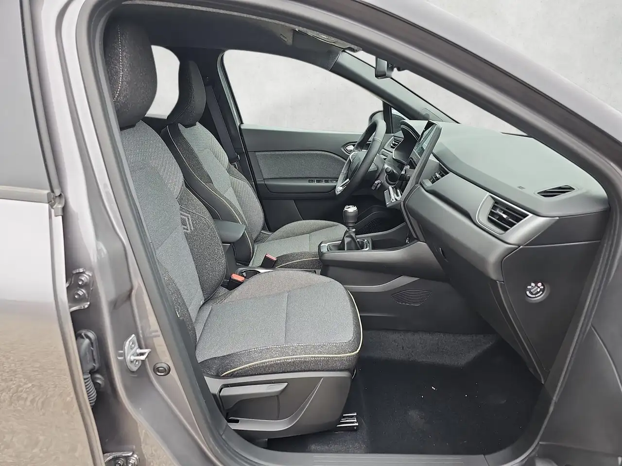 Renault Captur 140 Mild-Hybrid Techno 360Grad Kamera Nav 11